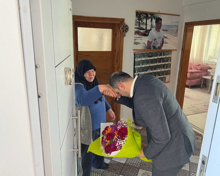 Toksöz’den Anneler Günü’nde anlamlı ziyaret…